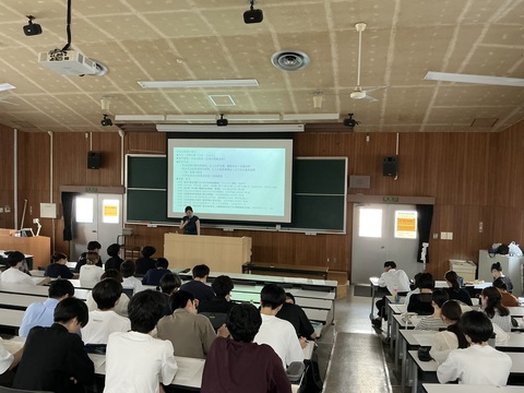 宇野先生登壇2.jpg