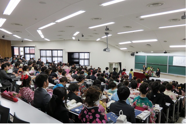 学位記授与.jpg